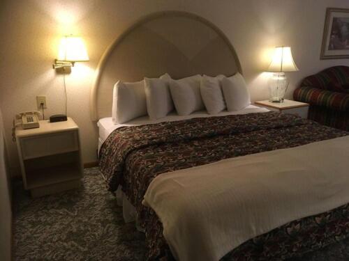 Value Host Marquette Hotel Bagian luar foto