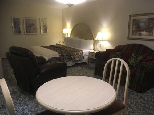 Value Host Marquette Hotel Bagian luar foto